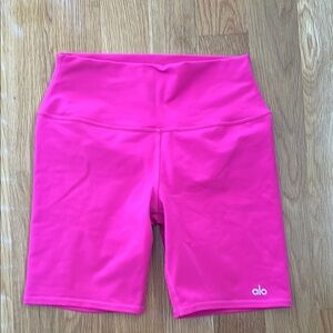 Woman’s Alo bike shorts. Size M